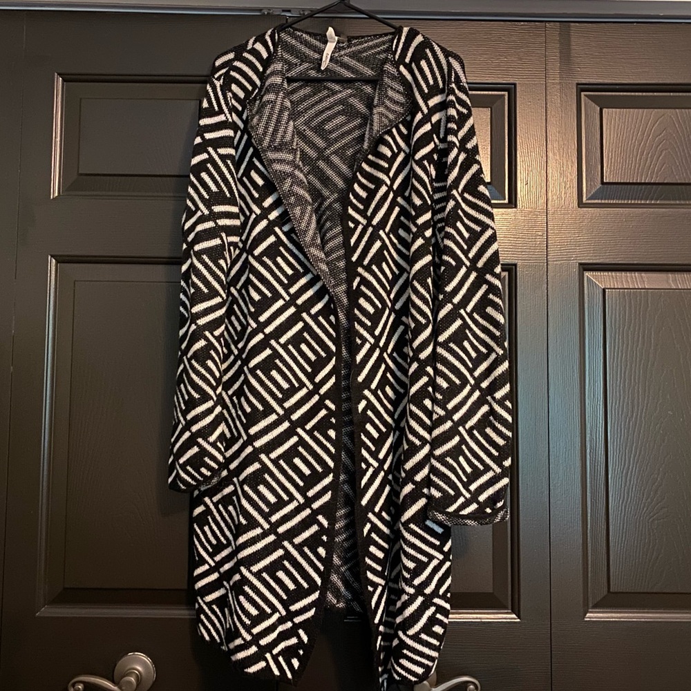 NY Collection Black & White Sweater Coat